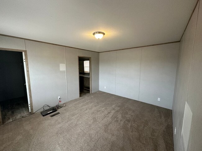 Building Photo - 3 Bed 2 Bath Home