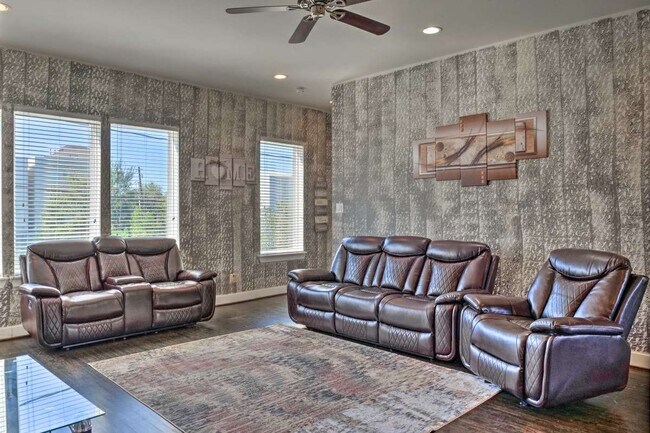 Building Photo - 2107 Stuart St