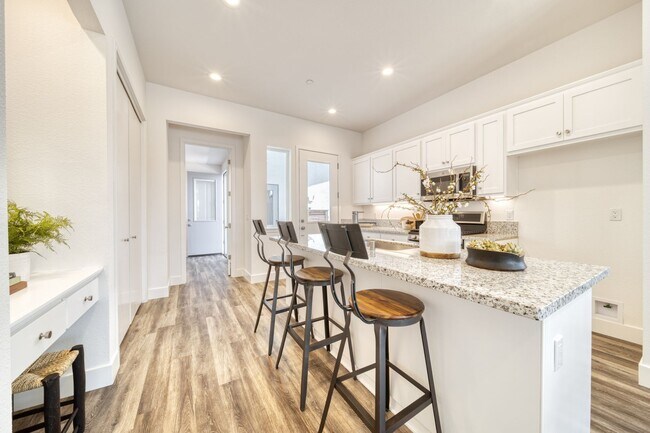 Building Photo - D62