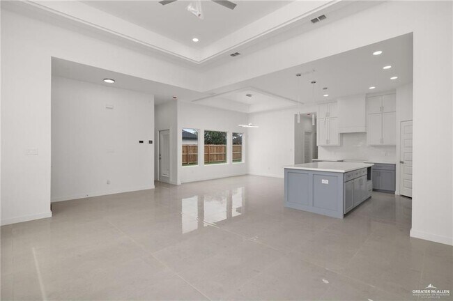Building Photo - 18 Sonny Dr