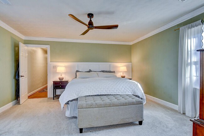 Building Photo - Spacious Ranch in Hickory