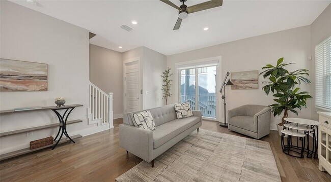 Building Photo - 512 Laurel Pk Dr