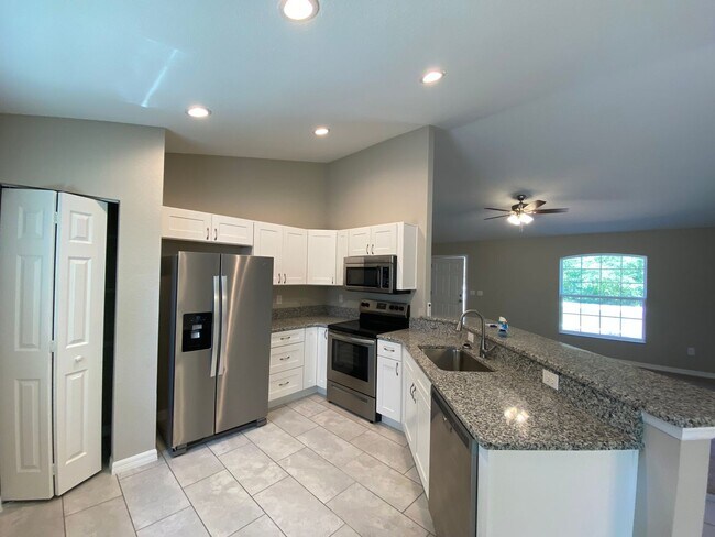 Building Photo - WILL NOT BE AVAILABLE TO SHOW TIL MID AUGU...