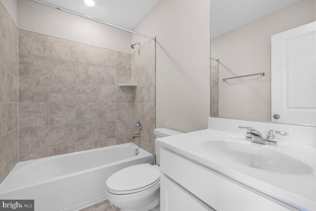 Building Photo - 569 Seeback Dr