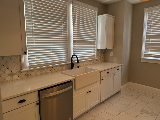 Building Photo - 2BR/1BA Home in Carolina Place!  $1,825/mo...