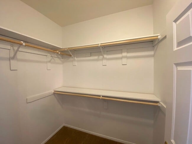 Building Photo - Gorgeous Rhodes Ranch Country Club home in Guard Gated Community!