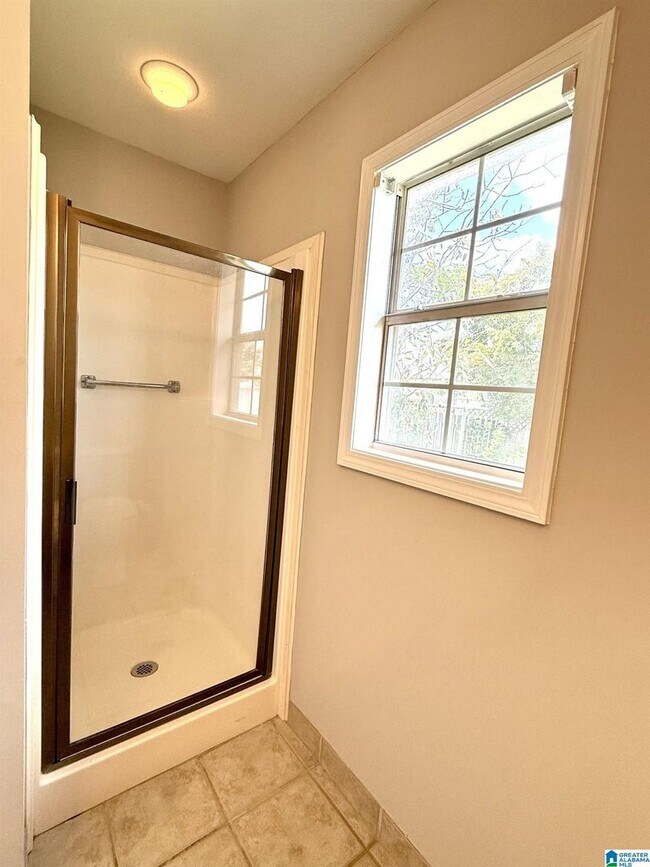 Building Photo - 3 Bed 2 Bath Home In Calera With 2 Car Garage And Fenced In Back Yard