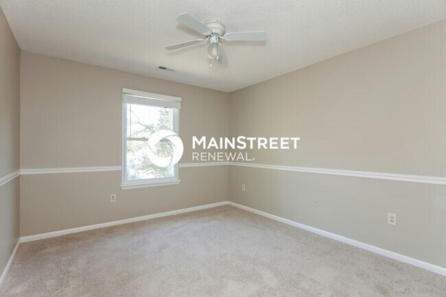 Building Photo - 4 Bedroom Pet-Friendly Home in Charlotte, NC with Main Street Renewal