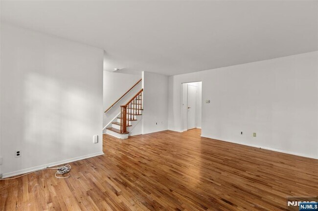 Building Photo - 87 Poplar St