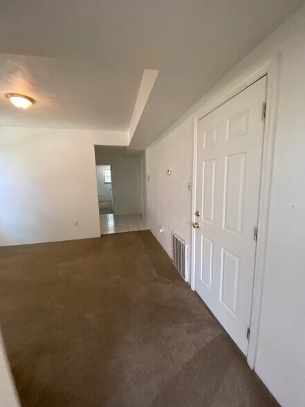 Building Photo - 5819 Bartlett St