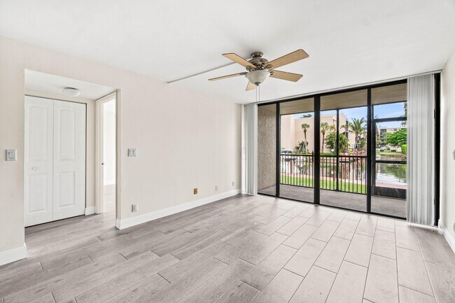 Building Photo - 17 Royal Palm Way