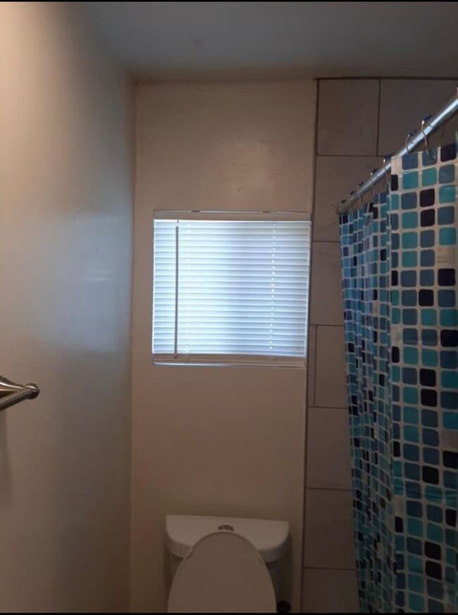 Building Photo - One bedroom Apartment