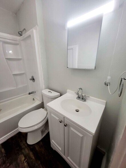 Building Photo - 1001 S Main St