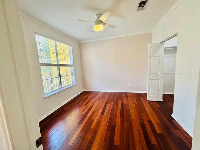 Building Photo - 860 N Orange Ave