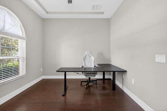 Building Photo - 2589 Gwynhurst Blvd