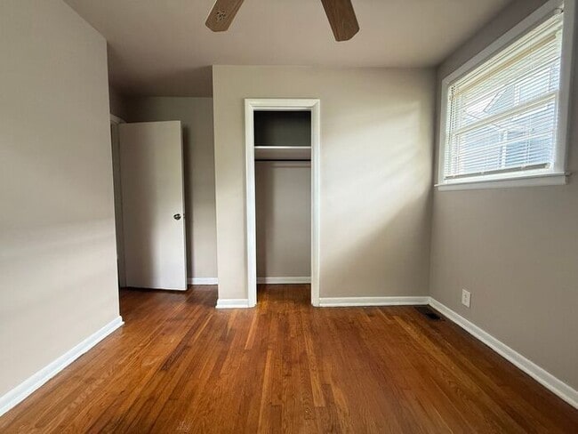 Building Photo - FOR RENT - 2 Bed Duplex in Madison! Large yard! Pets allowed!