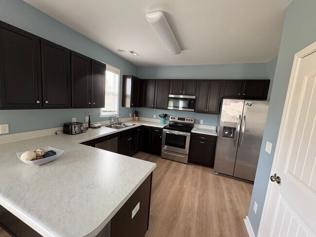 Building Photo - 3bd/2.5ba home with flexible Lease Length