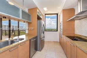 Building Photo - 16275 Collins Ave