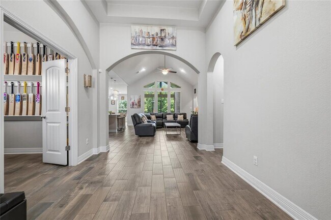 Building Photo - 3013 Chalice Well Dr