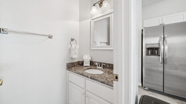 Building Photo - 5726 Beach Dr