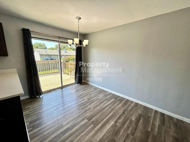 Building Photo - 1503 Peachtree Dr