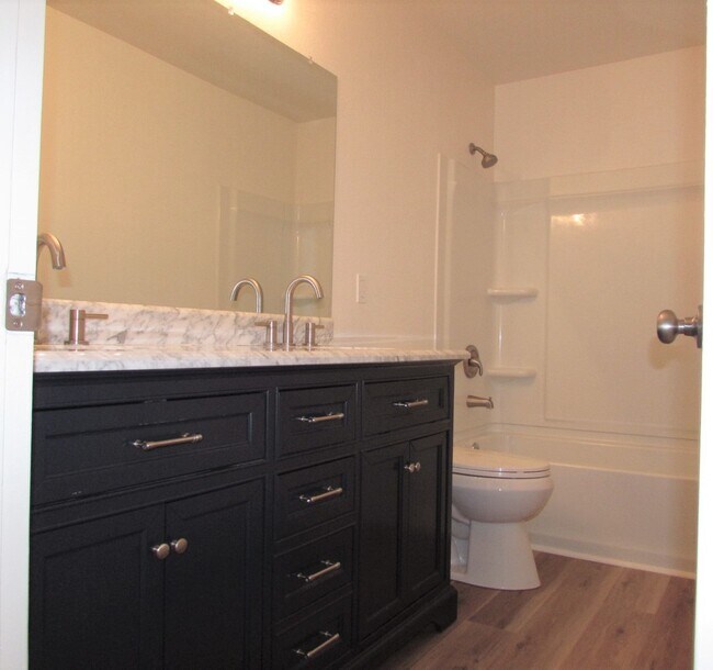 Building Photo - 3289 Lombardy Ln