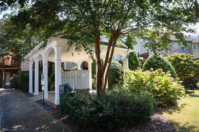 Building Photo - 851 Stratum Way SE