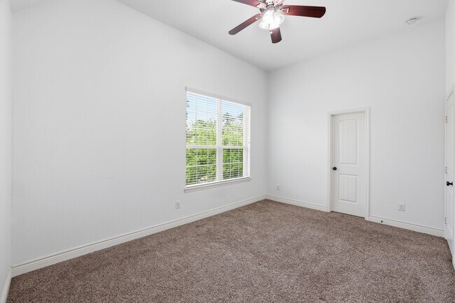 Building Photo - 135 Deerfield Meadow Dr