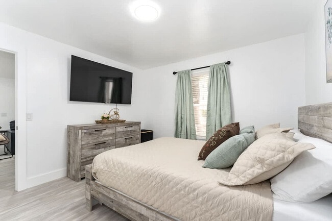 Building Photo - 2360 SW Archer Rd