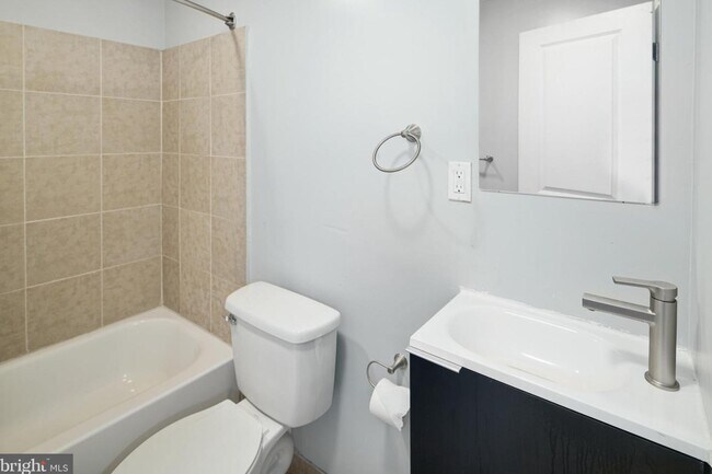 Building Photo - 3858 Haverford Ave