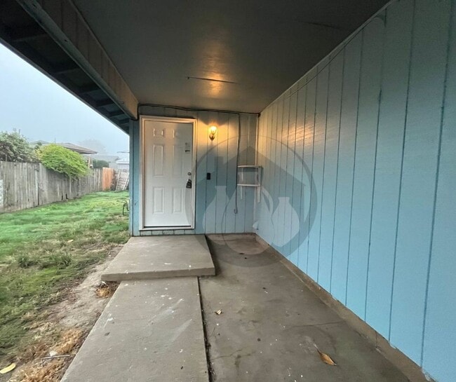 Primary Photo - Single Level Triplex Ready to move In!