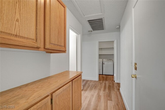 Building Photo - 904 Ambusher St