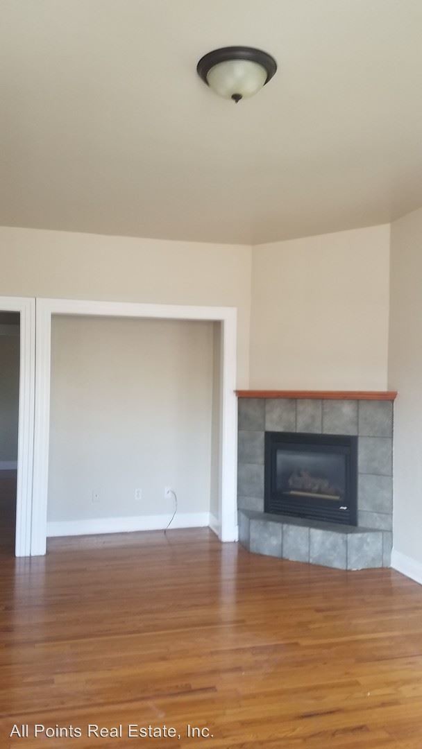Primary Photo - 2329 C St