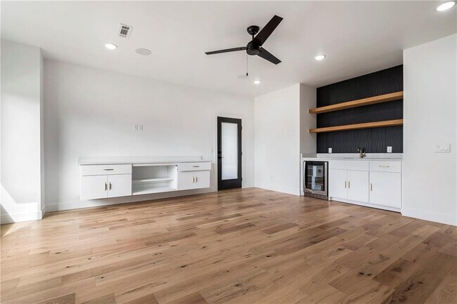 Building Photo - 4413 S 88th St
