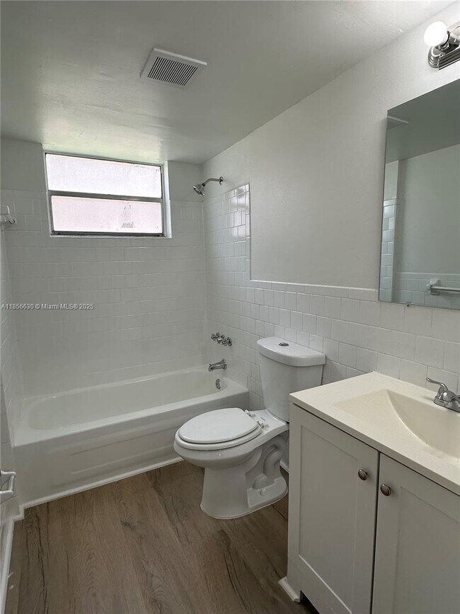 Building Photo - 5661 SW 36th Ct