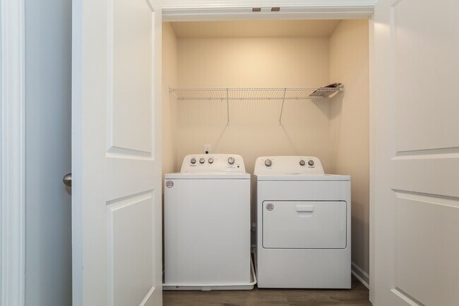Building Photo - 1095 HighGarden Cir