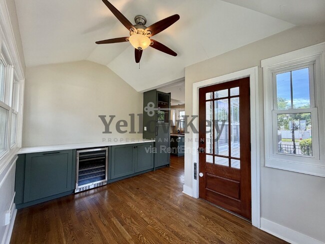 Building Photo - 376 Hill Ave