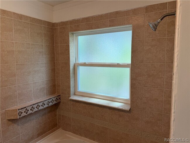 Building Photo - 1405 Eden Dr