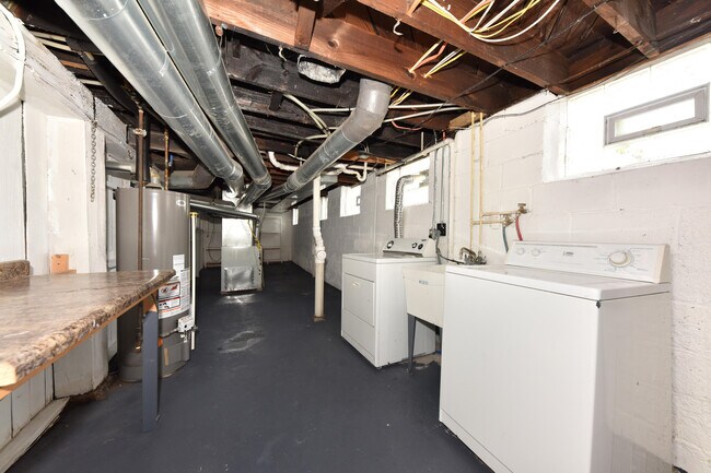 Building Photo - 423 W Vine St
