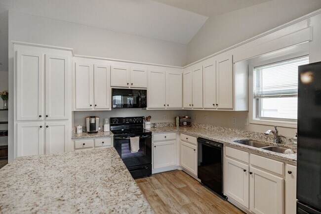 Building Photo - 47 Heartland Cir