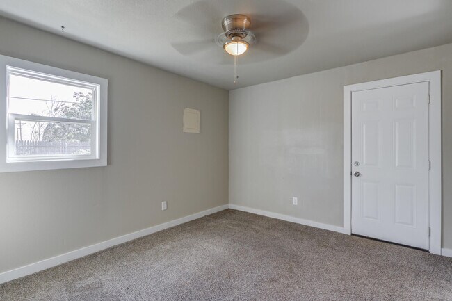 Building Photo - 1702 E 2nd St