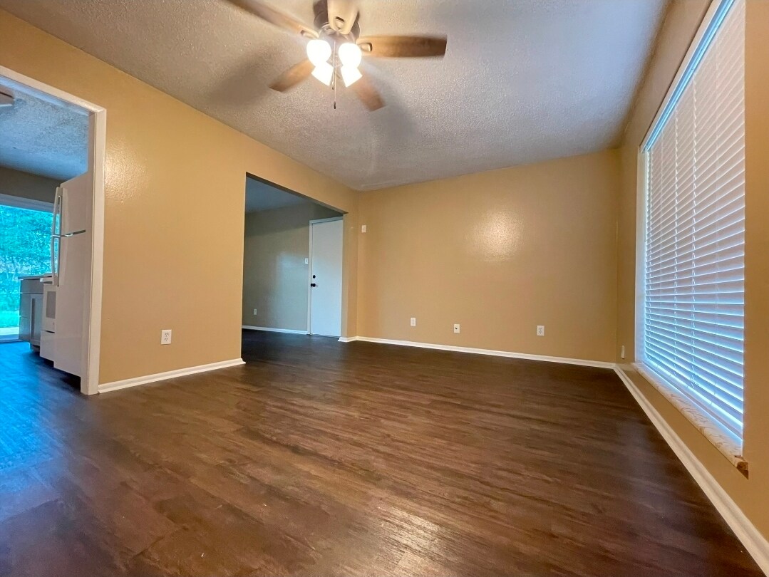 Building Photo - 15905 Waycross Dr