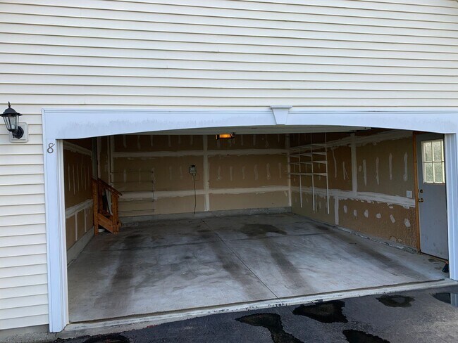 Building Photo - Beautiful Single Family For Rent NOW! Must...