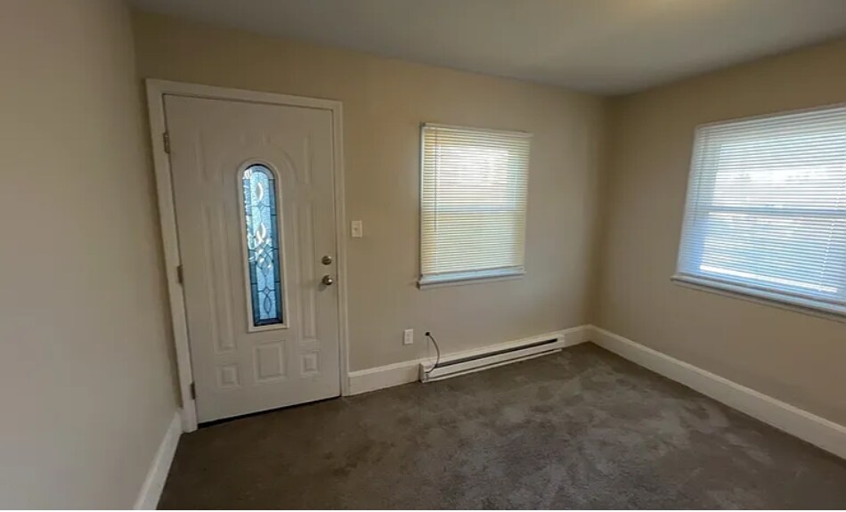 Building Photo - 1222 E Thompson Rd