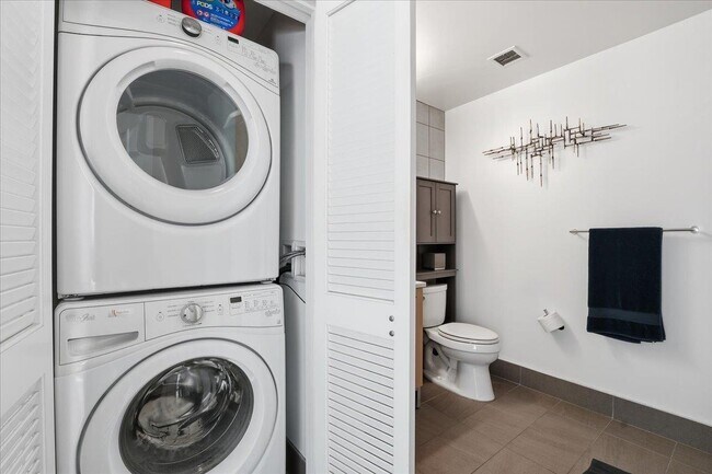 Building Photo - 1400 Hudson St