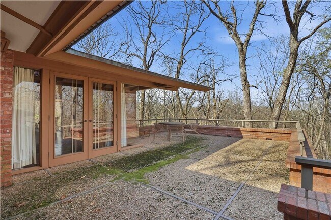 Building Photo - 951 Pembroke Rd