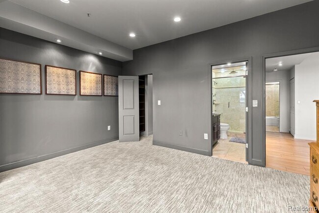 Building Photo - 1001 W Jefferson Ave