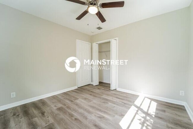 Building Photo - 3 Bedroom Pet-Friendly Home in Fort Lauder...