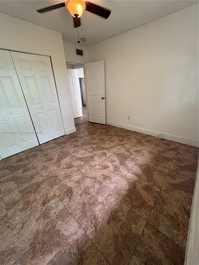 Building Photo - 410 Pinecrest Dr