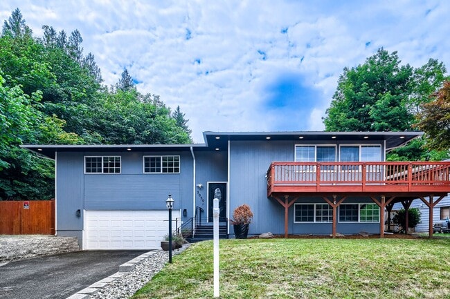 Building Photo - Beautiful Mother-in-Law Style Home in Everett, WA!